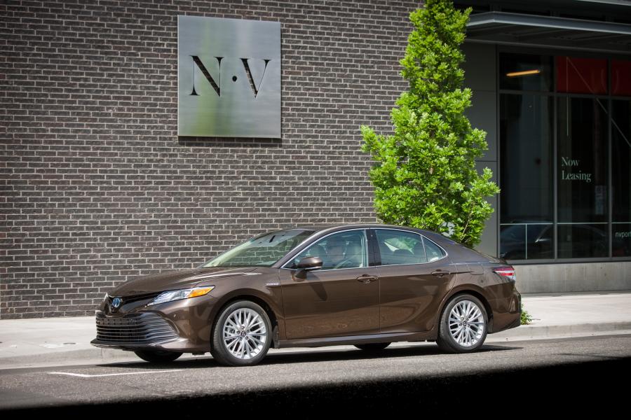  Toyota Camry Hybrid XLE 2017 года  (NA) (фото 10 из 40)